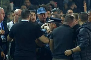 Răzvan Lucescu, „remontada” de senzație în derby-ul cu AEK Atena » Încă un un scandal: Poliția a intervenit în timpul meciului