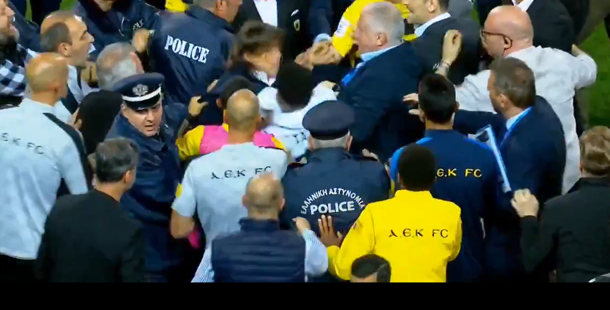 Răzvan Lucescu, „remontada” de senzație în derby-ul cu AEK Atena » Încă un scandal: Poliția a intervenit în timpul meciului