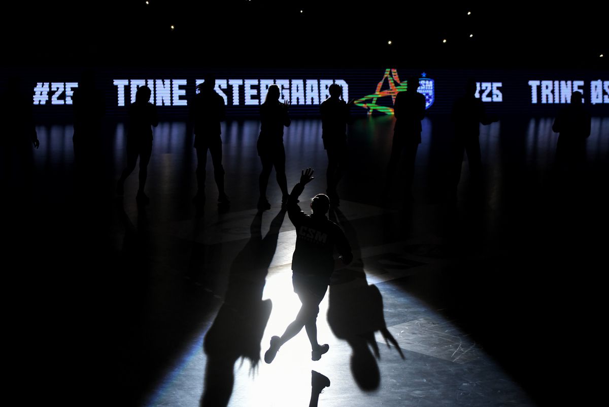 Dezastru pentru CSM București! Învinsă clar de Metz, după un ultim sfert de oră haotic » E nevoie de un miracol pentru calificarea în Final Four-ul Ligii Campionilor