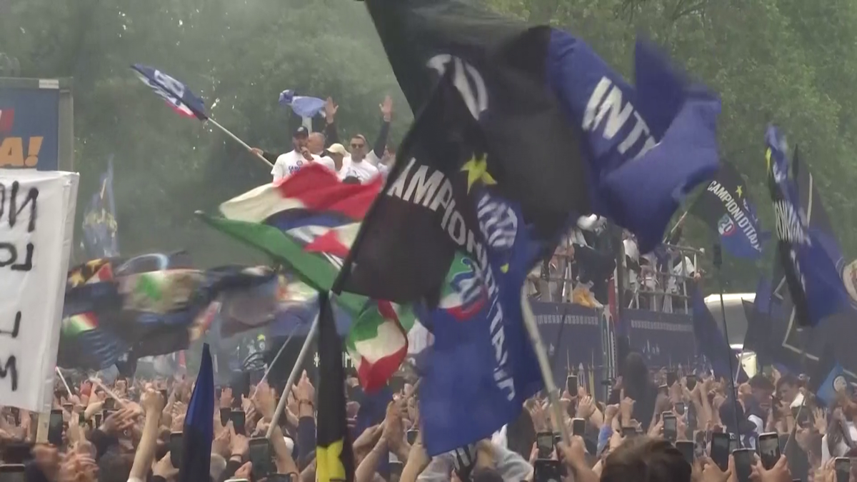Fanii lui Inter au scos vaca pe stradă la petrecerea de titlu » Imagini senzaționale din Milano