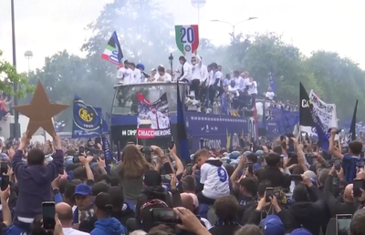 Fanii lui Inter au scos vaca pe stradă la petrecerea de titlu » Imagini senzaționale din Milano