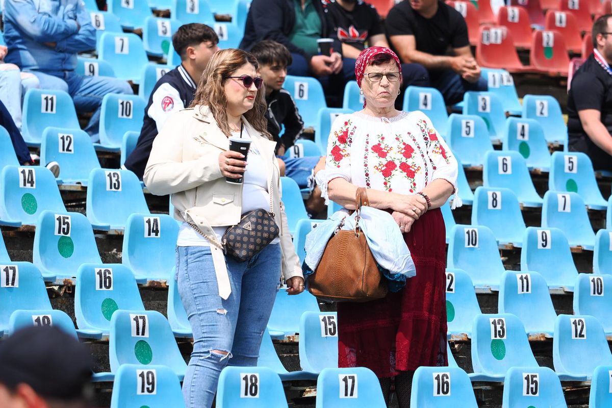 Au întors toate privirile! Detalii din tribunele stadionului de la Galați + tatuajul special al lui Iancu