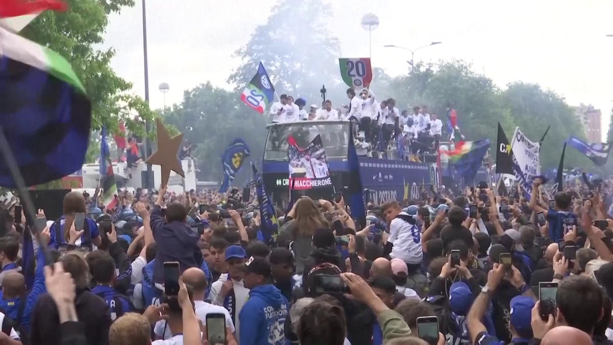 Fanii lui Inter au scos vaca pe stradă la petrecerea de titlu » Imagini senzaționale din Milano