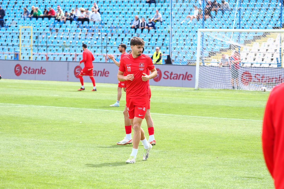 Au întors toate privirile! Detalii din tribunele stadionului de la Galați + tatuajul special al lui Iancu