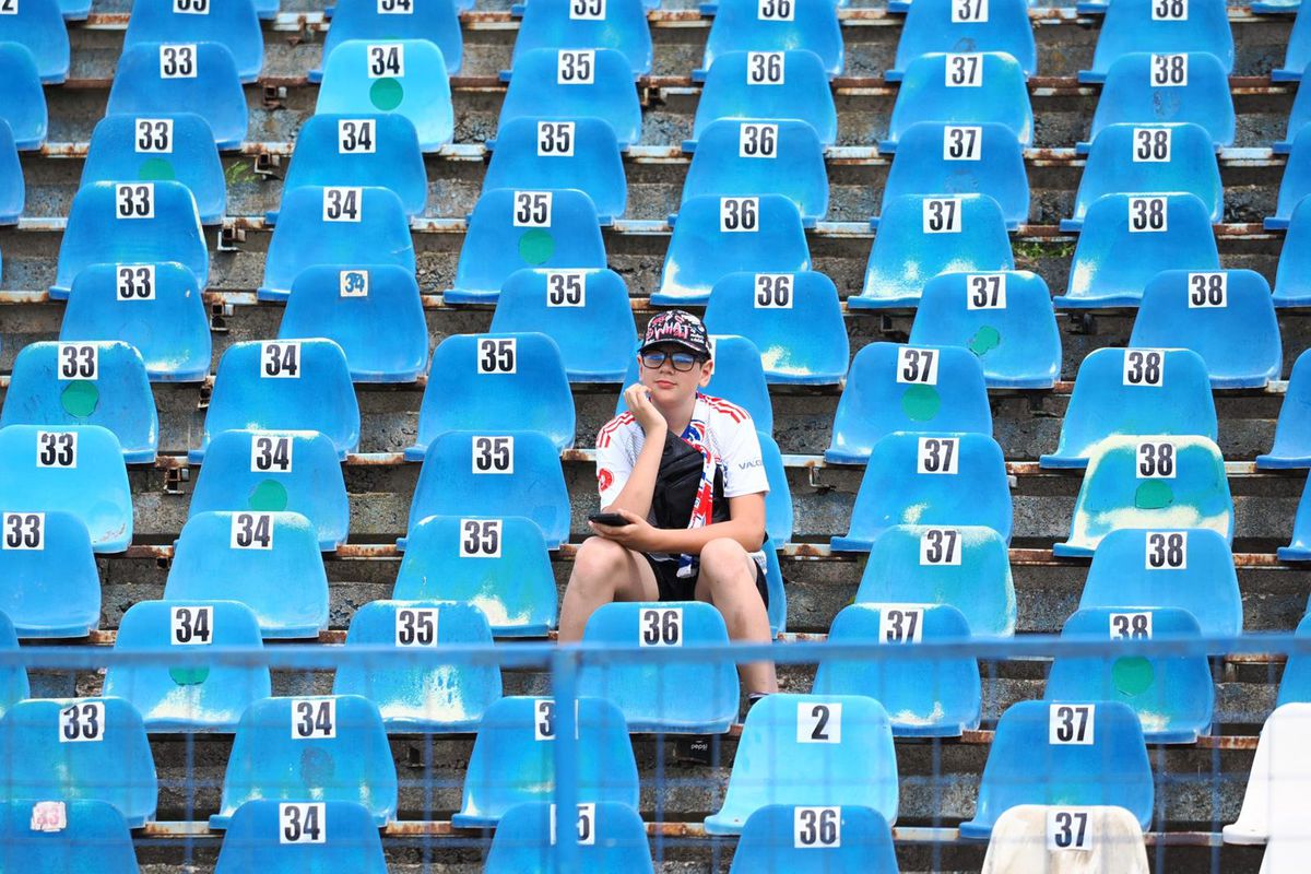 Au întors toate privirile! Detalii din tribunele stadionului de la Galați + tatuajul special al lui Iancu