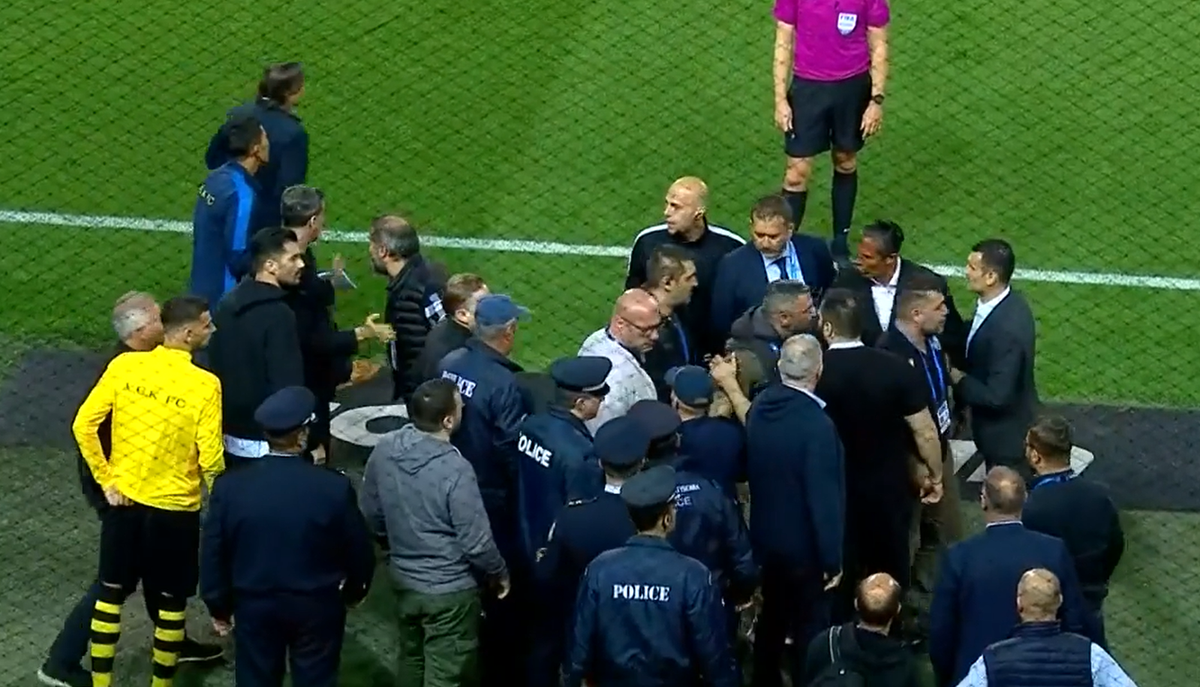 Răzvan Lucescu, „remontada” de senzație în derby-ul cu AEK Atena » Încă un scandal: Poliția a intervenit în timpul meciului