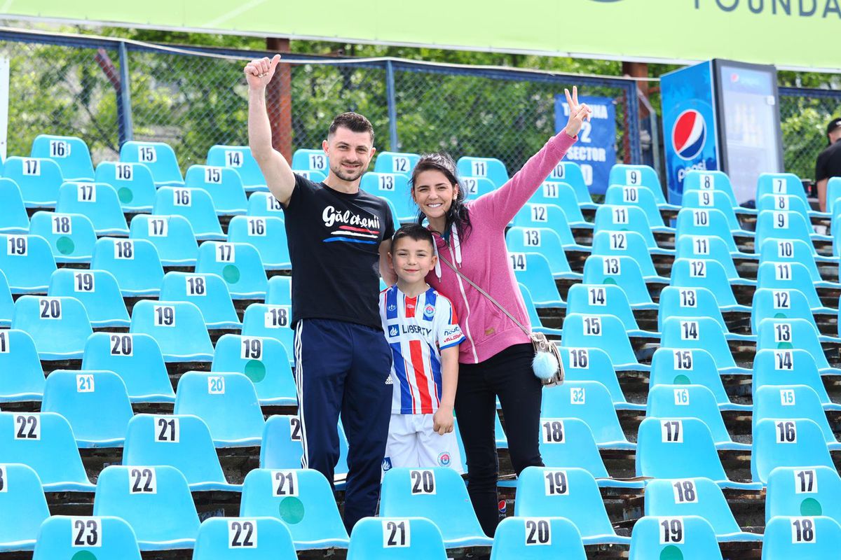 Au întors toate privirile! Detalii din tribunele stadionului de la Galați + tatuajul special al lui Iancu