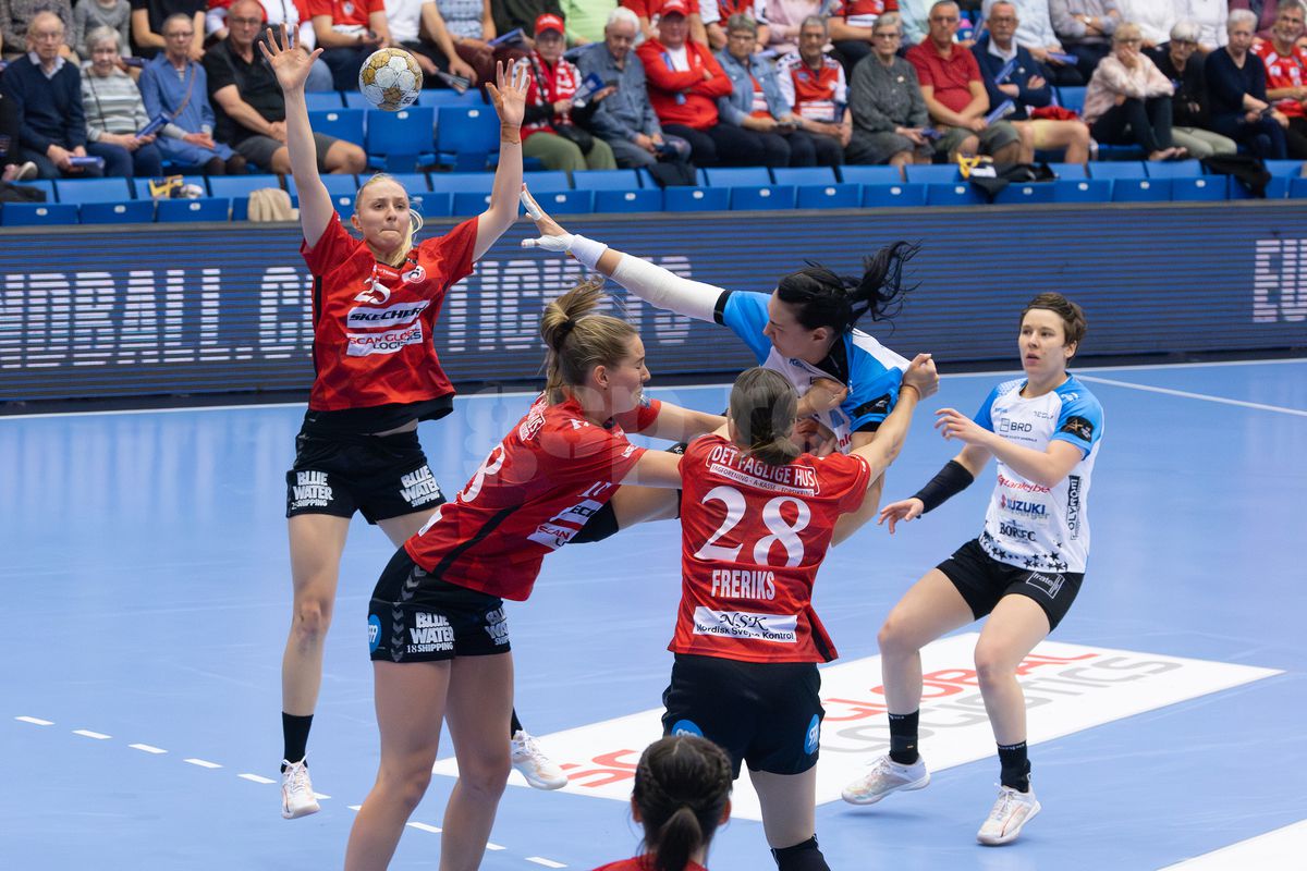 50 de fotografii cu Cristina Neagu la ultimul meci al ei în Liga Campionilor