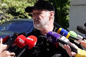 Gigi Becali a făcut calcule: îl „ajută” pe Marius Șumudică și dă o lovitură de 700.000 de euro la FCSB