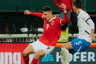 O nouă dilemă pentru Raul Florucz: salariu uriaș sau transfer în top 5 din Europa? Care sunt șansele să semneze cu Rapid