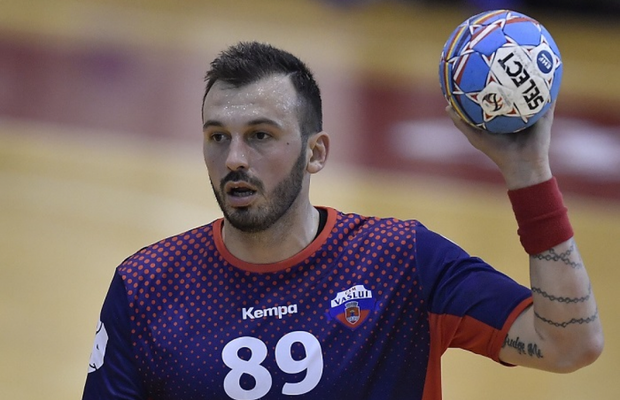 Prima reacție a handbalistului Florin Acatrinei, suspendat după ce a fost prins intrând într-o casă de pariuri: „Vrea să-mi facă rău”