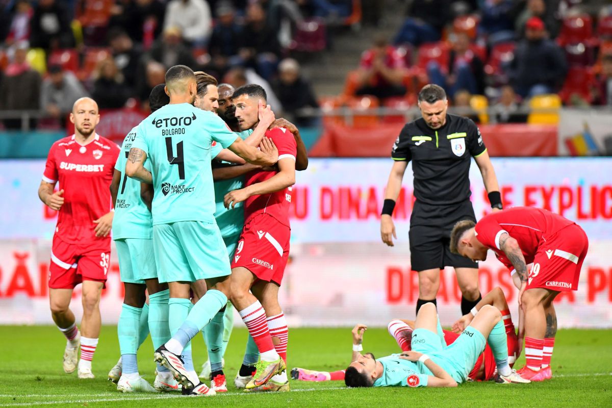 Dinamo marchează pe final și o încurcă pe CFR Cluj » Dan Petrescu a terminat partida în genunchi, iar FCSB are o mână și jumătate pe trofeu