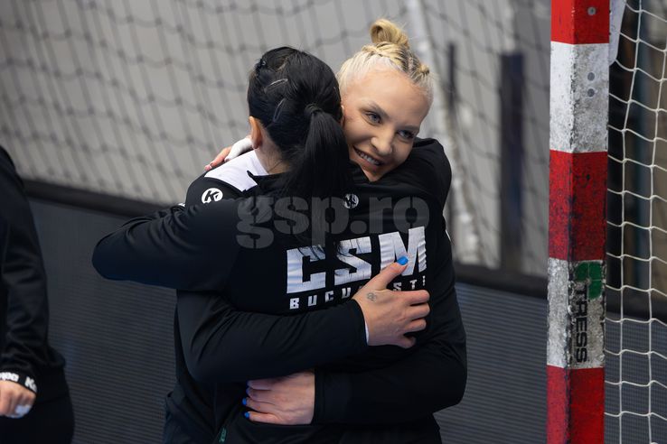 Cristina Neagu, în meciul Esbjerg - CSM București 26-22 FOTO: Ionuț Iordache (GSP)