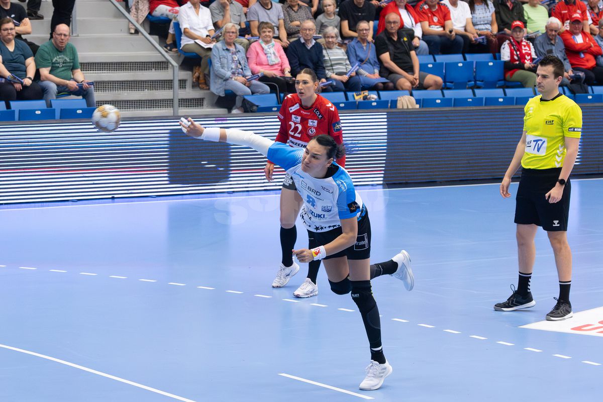 Cristina Neagu și-a luat adio de la Liga Campionilor cu 50 de imagini pentru istoria handbalului » Cadre fantastice surprinse de GSP: lacrimi, culoar special de retragere și moment magnific cu Reistad