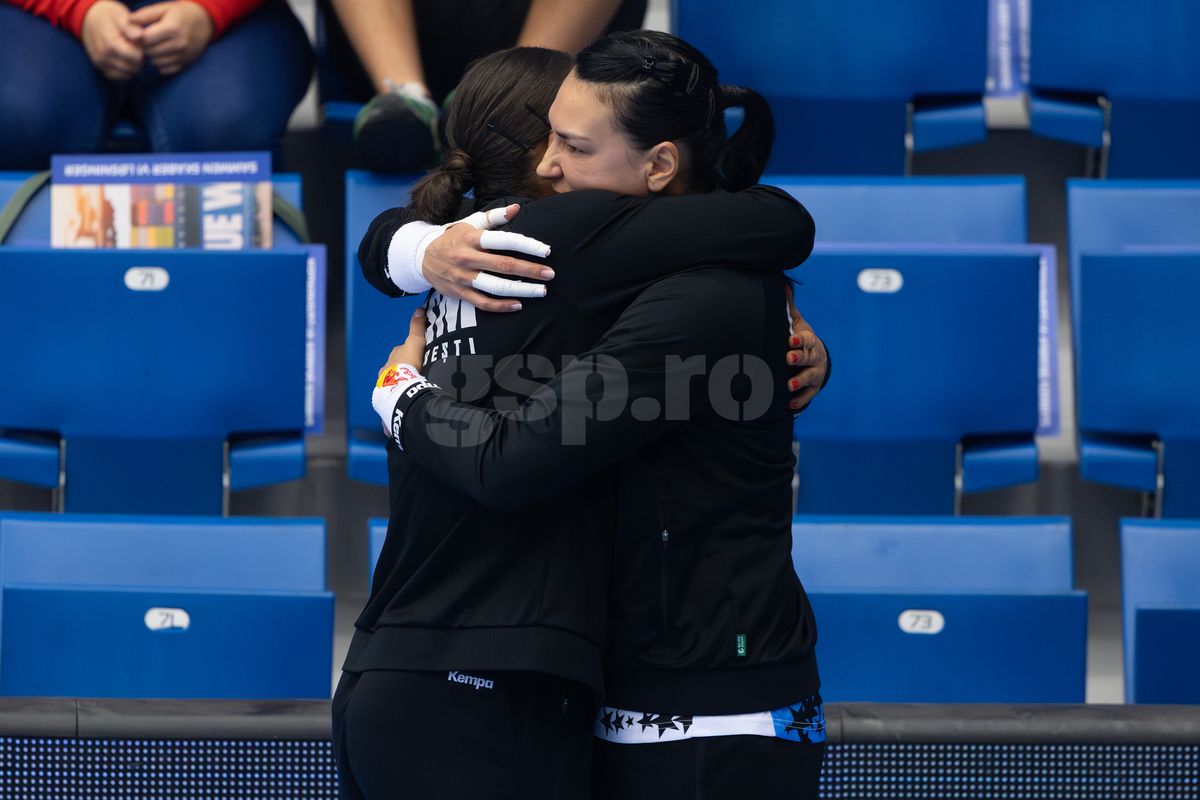 Cristina Neagu și-a luat adio de la Liga Campionilor cu 50 de imagini pentru istoria handbalului » Cadre fantastice surprinse de GSP: lacrimi, culoar special de retragere și moment magnific cu Reistad