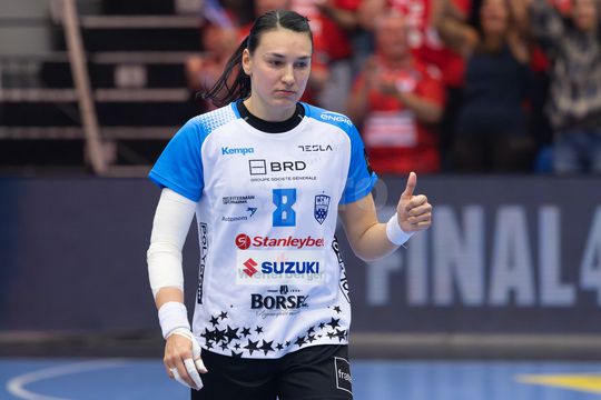 Cristina Neagu, în meciul Esbjerg - CSM București 26-22 FOTO: Ionuț Iordache (GSP)