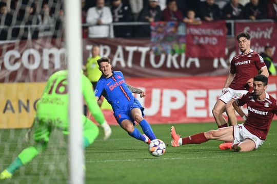 Alex Pașcanu, dreapta jos, s-a accidentat în derby-ul cu FCSB FOTO: Eduard Vânătoru