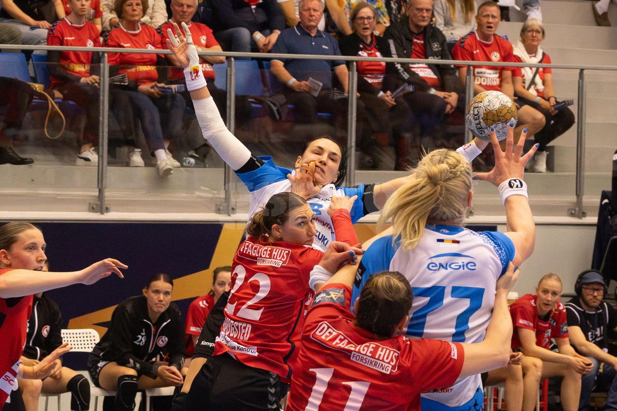 Cristina Neagu și-a luat adio de la Liga Campionilor cu 50 de imagini pentru istoria handbalului » Cadre fantastice surprinse de GSP: lacrimi, culoar special de retragere și moment magnific cu Reistad