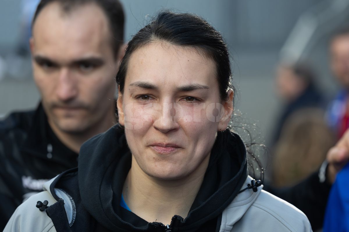 Cristina Neagu și-a luat adio de la Liga Campionilor cu 50 de imagini pentru istoria handbalului » Cadre fantastice surprinse de GSP: lacrimi, culoar special de retragere și moment magnific cu Reistad