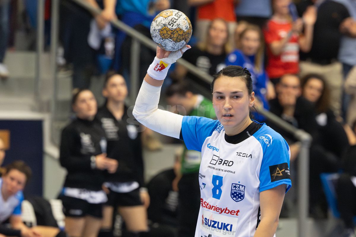 Cristina Neagu și-a luat adio de la Liga Campionilor cu 50 de imagini pentru istoria handbalului » Cadre fantastice surprinse de GSP: lacrimi, culoar special de retragere și moment magnific cu Reistad