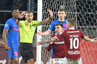 Kyros Vassaras a luat decizii DRASTICE după greșelile grave de la Rapid - FCSB! Ce suspendări au primit Radu Petrescu și Ovidiu Hațegan