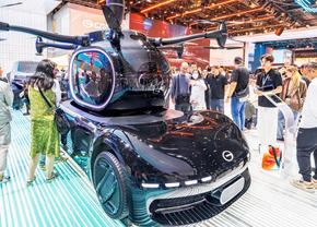 Revoluție în China! Mașini zburătoare au fost prezentate în cadrul Salonului Auto de la Shanghai » Imagini antologice cu vehiculele
