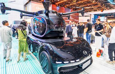 Revoluție în China! Mașini zburătoare au fost prezentate în cadrul Salonului Auto de la Shanghai » Imagini antologice cu vehiculele