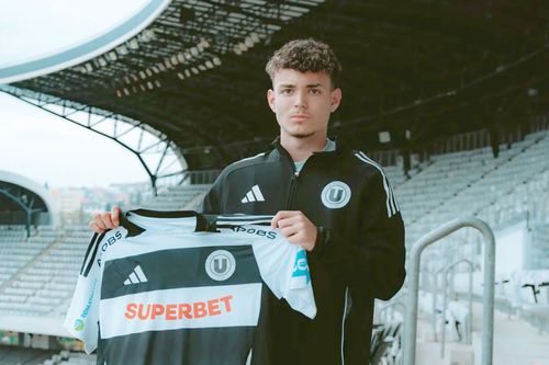 Eduardo Bodnar a semnat primul contract de jucător profesionist cu U Cluj // FOTO: Facebook @FC Universitatea Cluj