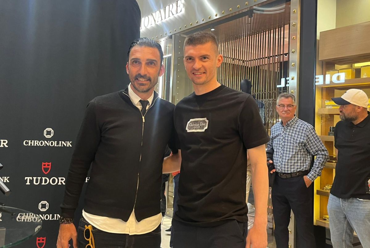 Elias Charalambous și jucătorii de la FCSB au primit ceasuri de lux! Ce spune antrenorul despre revenire: „Prima opțiune ar fi FCSB”