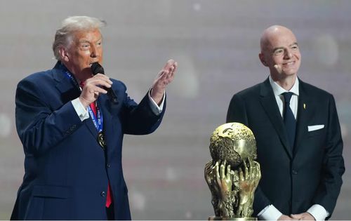 Președintele american Donald Trump și șeful FIFA, Gianni Infantino, fac regulile la CM 2026