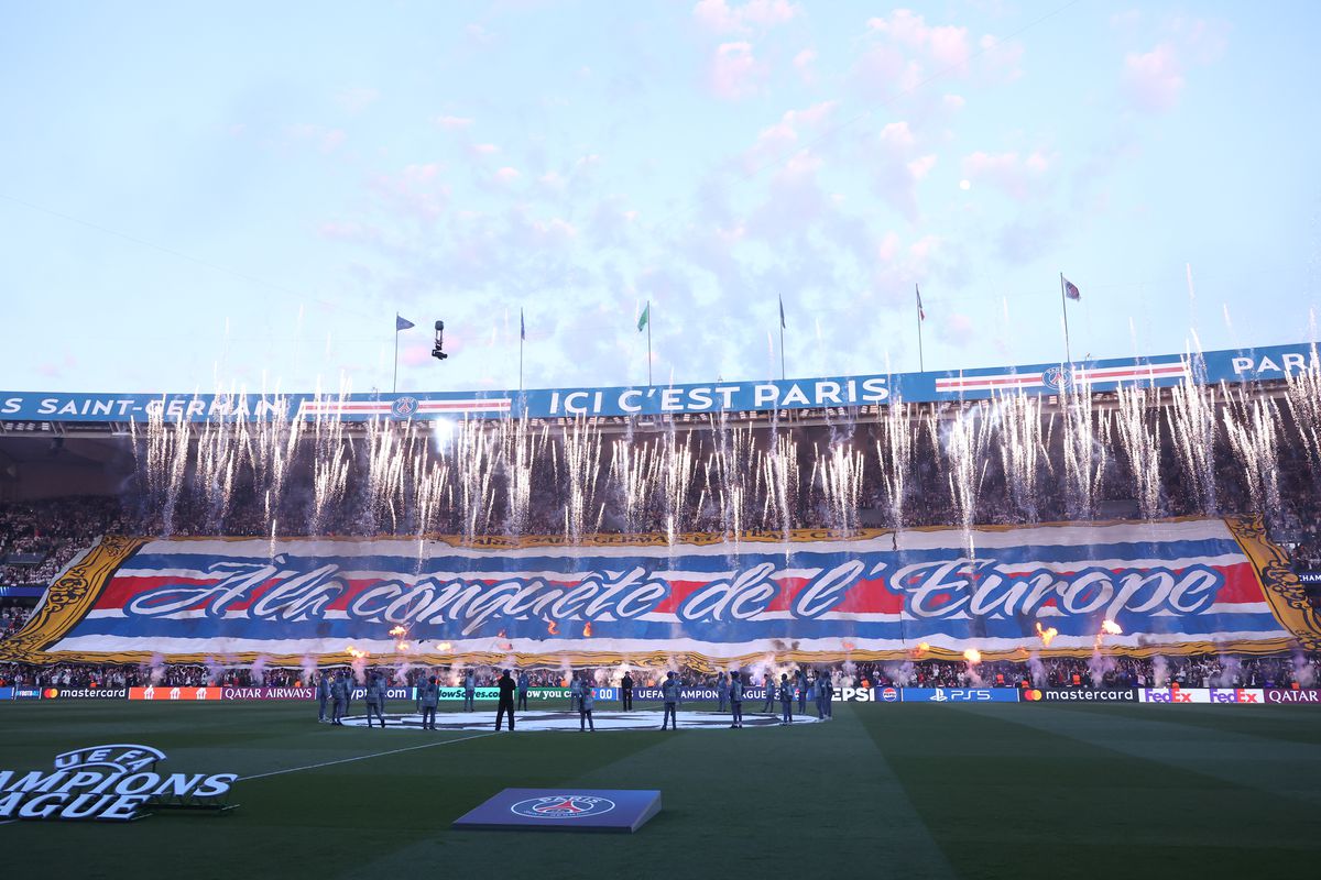 Scenografie fantastică la PSG - Bayern! Torțe, artificii și Napoleon „reinterpretat” pe Parc des Princes: „Să cucerim Europa!”