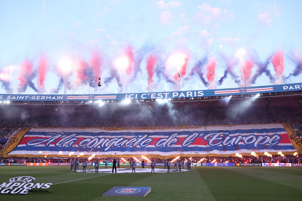 Scenografie fantastică la PSG - Bayern! Torțe, artificii și Napoleon „reinterpretat” pe Parc des Princes: „Să cucerim Europa!”