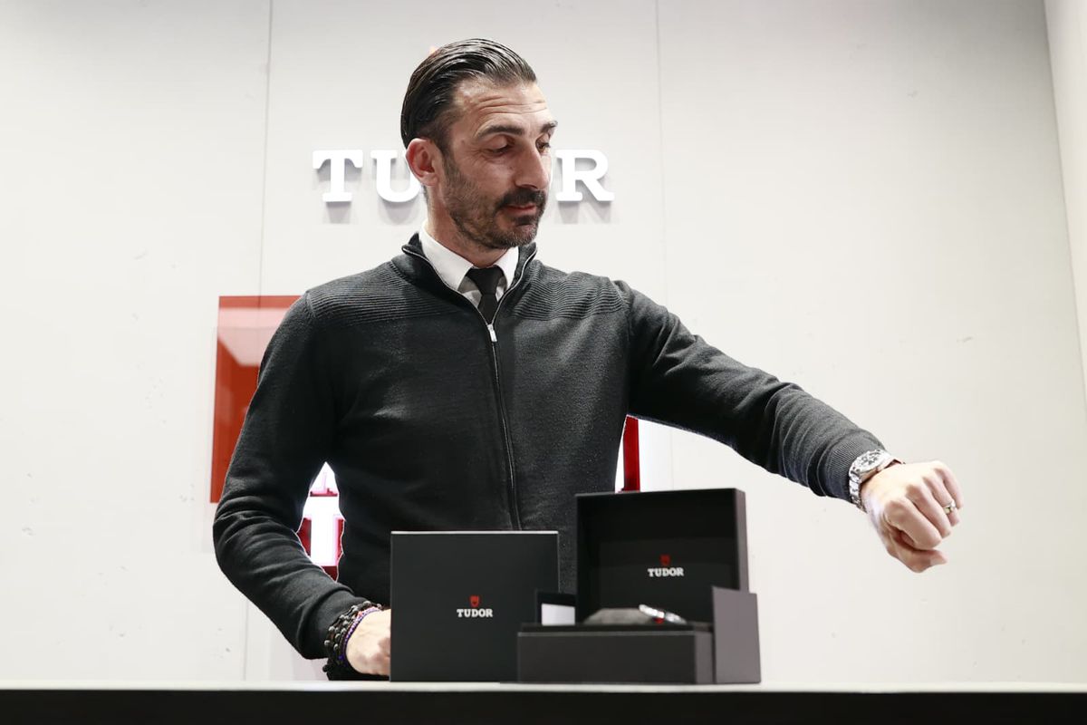 Elias Charalambous și jucătorii de la FCSB au primit ceasuri de lux! Ce spune antrenorul despre revenire: „Prima opțiune ar fi FCSB”