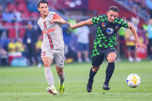 Corvinul Hunedoara e ca și promovată în Superliga și a perfectat deja primul transfer pentru sezonul viitor: Roger (dreapta)