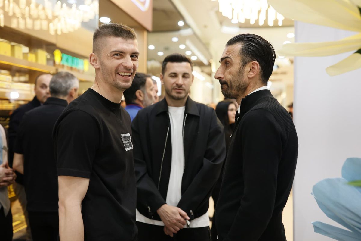 Elias Charalambous și jucătorii de la FCSB au primit ceasuri de lux! Ce spune antrenorul despre revenire: „Prima opțiune ar fi FCSB”