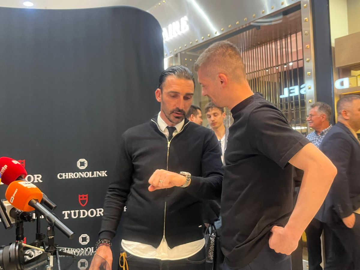 Elias Charalambous și jucătorii de la FCSB au primit ceasuri de lux! Ce spune antrenorul despre revenire: „Prima opțiune ar fi FCSB”