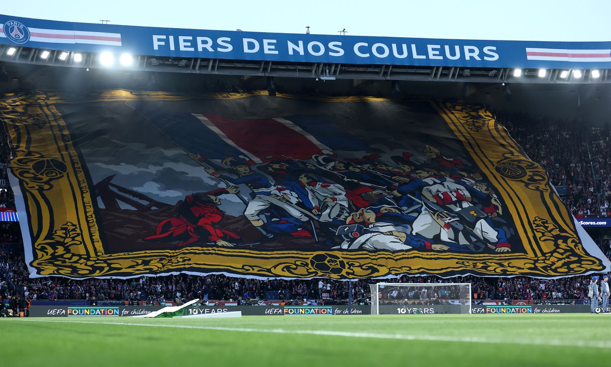 Scenografie fantastică la PSG - Bayern! Torțe, artificii și Napoleon „reinterpretat” pe Parc des Princes: „Să cucerim Europa!”