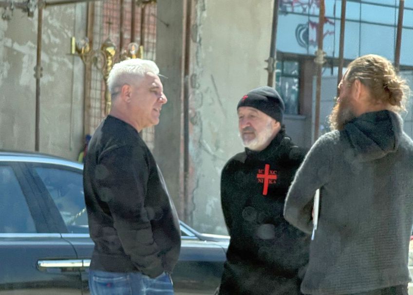 Gigi Becali l-a oprit pe Marius Șumudică în trafic marți la prânz, la biserică / foto: cititor GSP