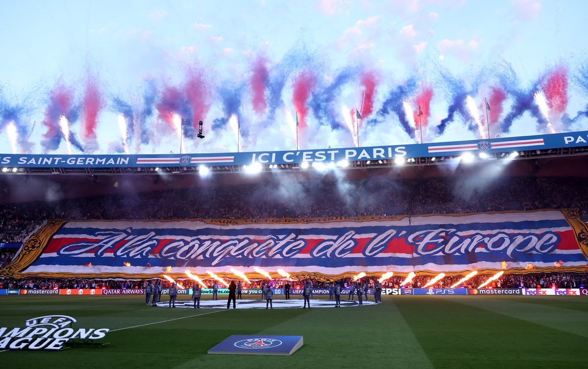 Scenografie fantastică la PSG - Bayern! Torțe, artificii și Napoleon „reinterpretat” pe Parc des Princes: „Să cucerim Europa!”
