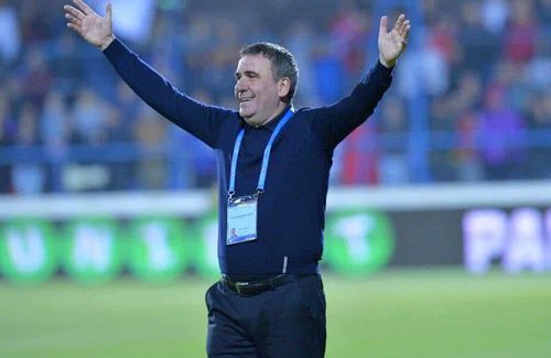 Ianis Hagi a fost crescut la Academia Viitorului, club condus de tatăl său