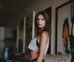 GALERIE FOTO Asta e la un alt nivel! Emily Ratajkowski a renunțat complet la haine pentru o reclamă