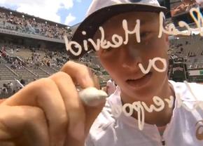 Iga Swiatek, cu gândul la finala Ligii » Ce a scris pe cameră după calificarea în „optimi” la Roland Garros