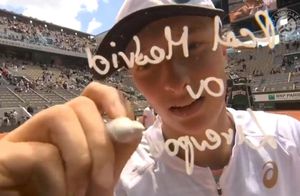 Iga Swiatek, cu gândul la finala Ligii » Ce a scris pe cameră după calificarea în „optimi” la Roland Garros