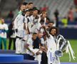 Imagini FABULOASE cu bucuria jucătorilor lui Real Madrid: Kroos și Modric s-au tăvălit pe gazon, Marcelo a vrut să fugă cu trofeul