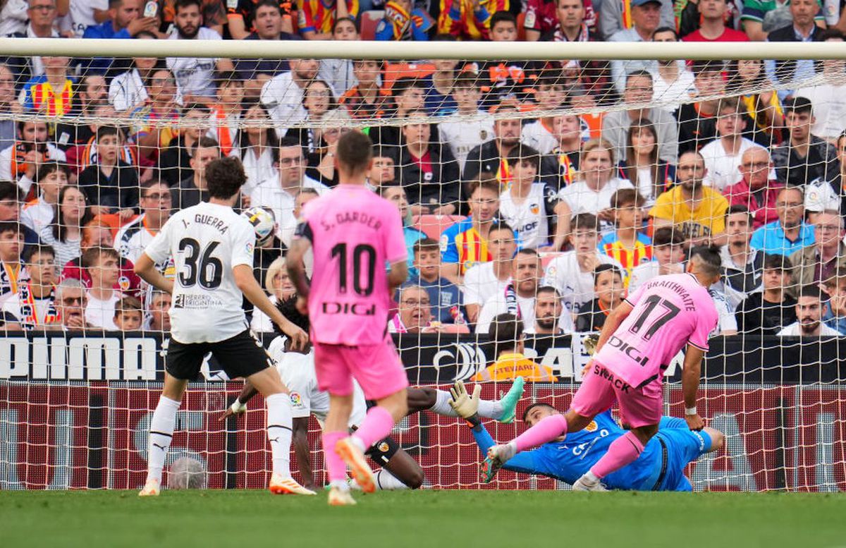 Valencia - Espanyol 2-2 » Derby nebun la retogradare! „Liliecii” au egalat în minutul 90+3, dar tot nu sunt siguri de rămânerea în La Liga