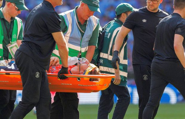 Marea sărbătoare a lui Luton putea fi umbrită de o dramă. Căpitanul echipei s-a prăbușit din senin pe teren, fără suflare!