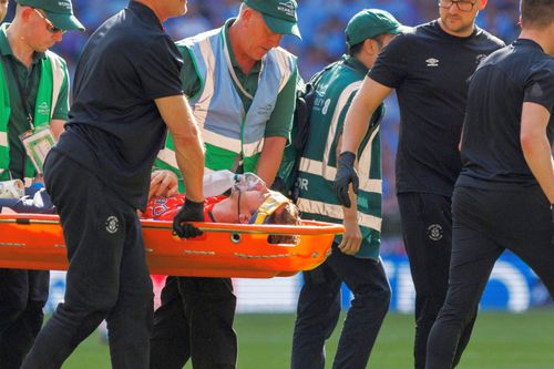 Tom Lockyer s-a prăbușit din senin pe teren, fără suflare. Foto: Imago Images