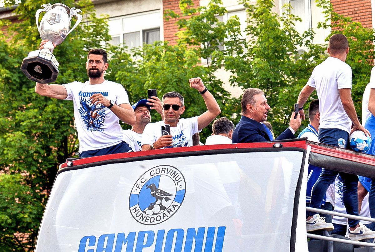 Corvinul e în CORZI: dacă va juca în Europa, ar PIERDE dreptul de promovare în Superligă! » Cere dispensă din partea FRF: „Ar fi o aberație, să ne amâne!”