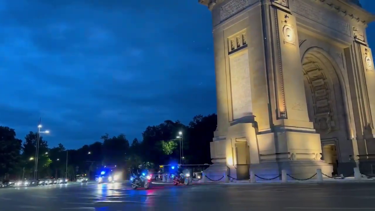 Imagini de neînțeles la sosirea lui Dinamo! » Gardă de onoare, antemergătoare BMW și circulație blocată + decorații de la ministrul de Interne