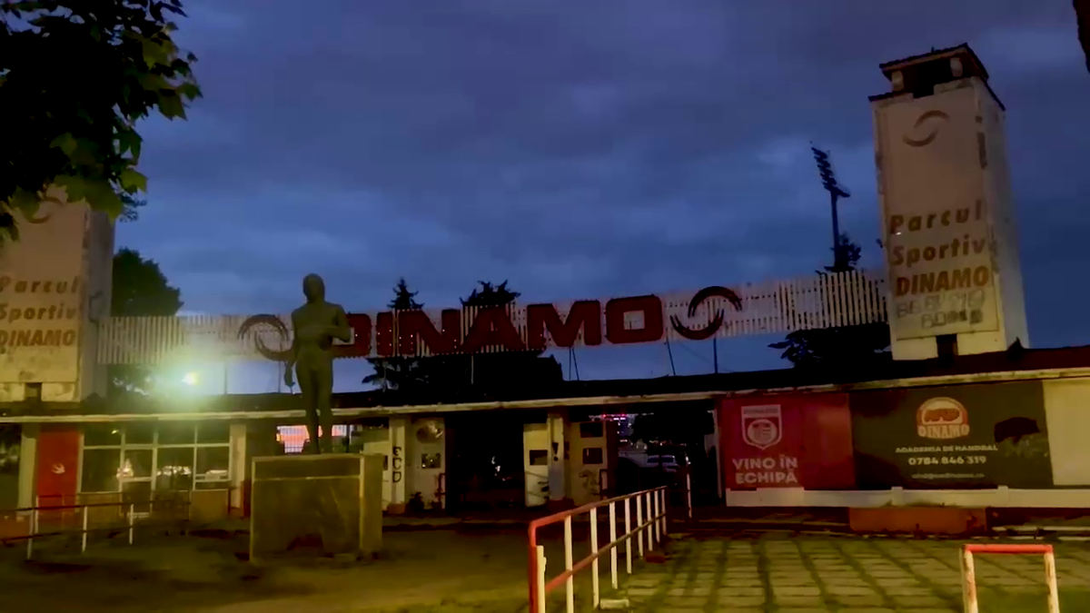 Imagini de neînțeles la sosirea lui Dinamo! » Gardă de onoare, antemergătoare BMW și circulație blocată + decorații de la ministrul de Interne